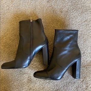Steve Madden Black booties
